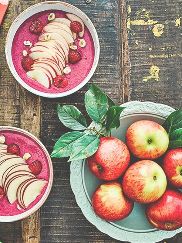 Jazz Apple Smoothie Bowl With Toasted Hazelnuts