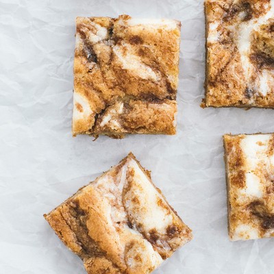 Cinnamon Roll Blondies