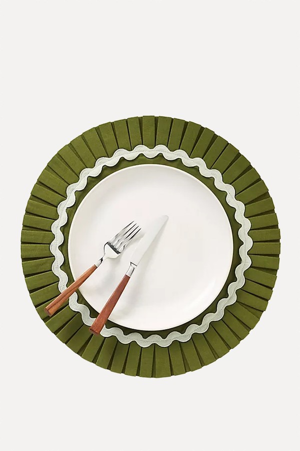 Ruby Ric Rac Pleated Round Placemat