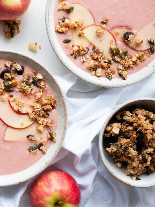 Apple Smoothie Bowl With Granola 