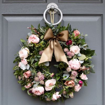 Your Guide To Buying & Making A Christmas Wreath
