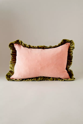 Projektityyny Velvet Ruffle Cushion from Anthropologie