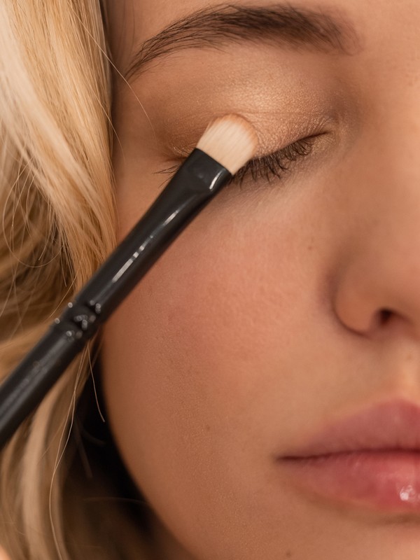 How To Apply Make-Up To Hooded Eyes