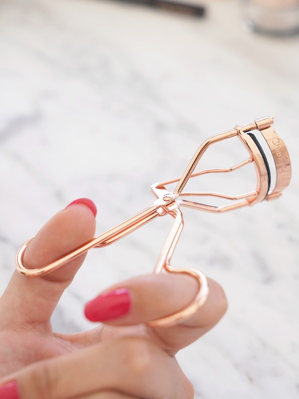 6 Make-Up Tricks To Make You Look Younger