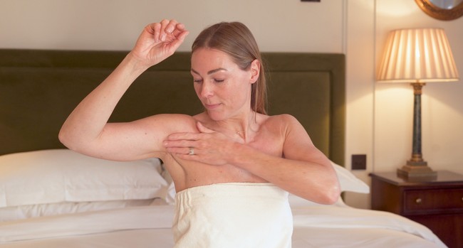 How To Depuff & Tone Your Body With Massage
