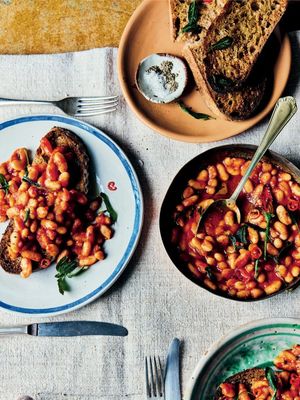 Cannellini All'Uccelletto (Cannellini Beans In Tomato Sauce)