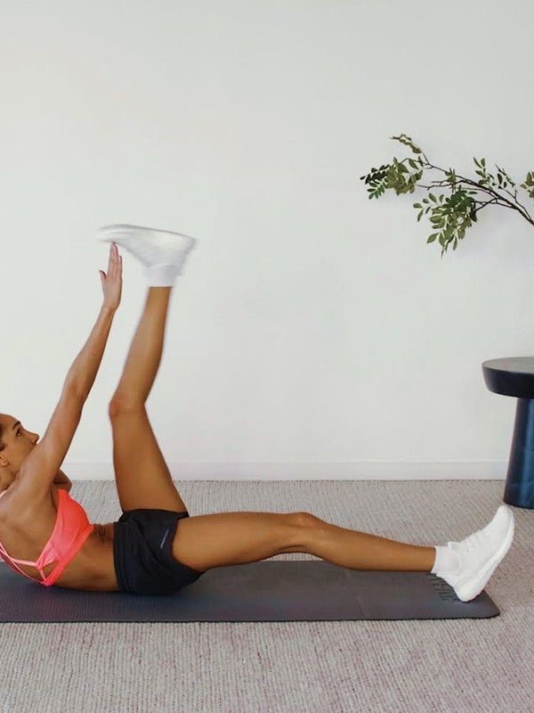 Workout At Home: Kayla Itsines’ Abs Circuit