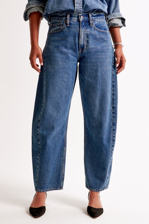 Curve Love Mid Rise Barrel Jeans from Abercrombie & Fitch