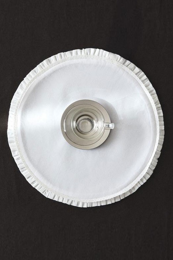 Round Placemat With Ruffle Trim
