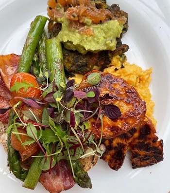 Scrambled Eggs With Leeks And Spinach Fritters 