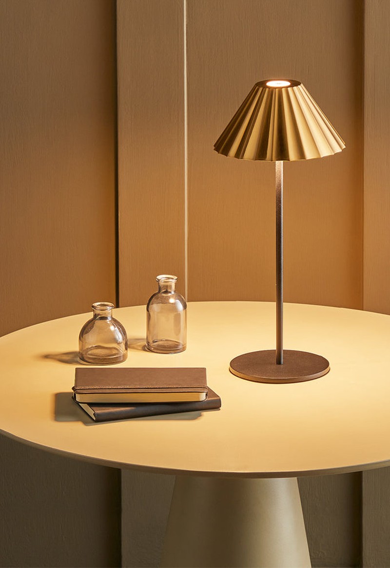 Twinky Rechargeable Table Lamp from Pooky