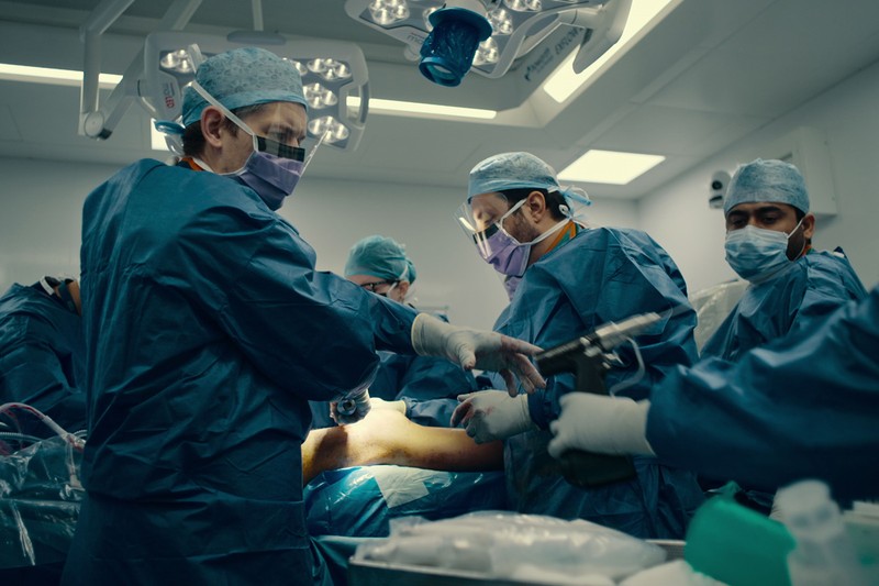 Critical: Between Life & Death, Netflix