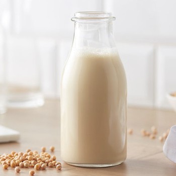 The Pros & Cons Of Soy Milk