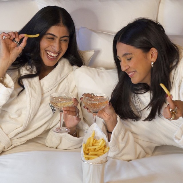 AD Get ready with Sapna & Saroop for a dinner with @victoriassecretuk. Whether sexy means a hint of 