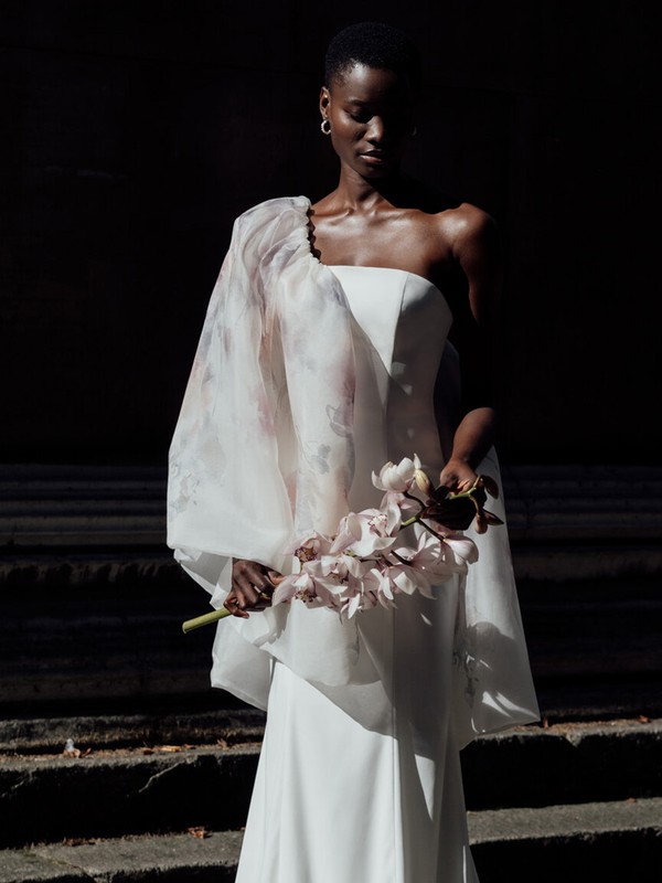 22 Dramatic Capes For Your Wedding Day