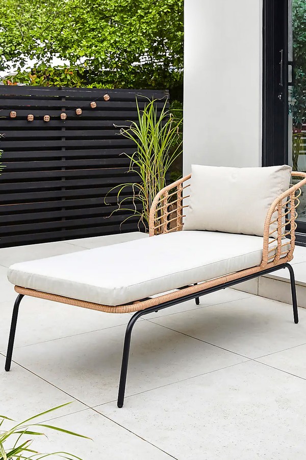 Singapore Garden Lounger
