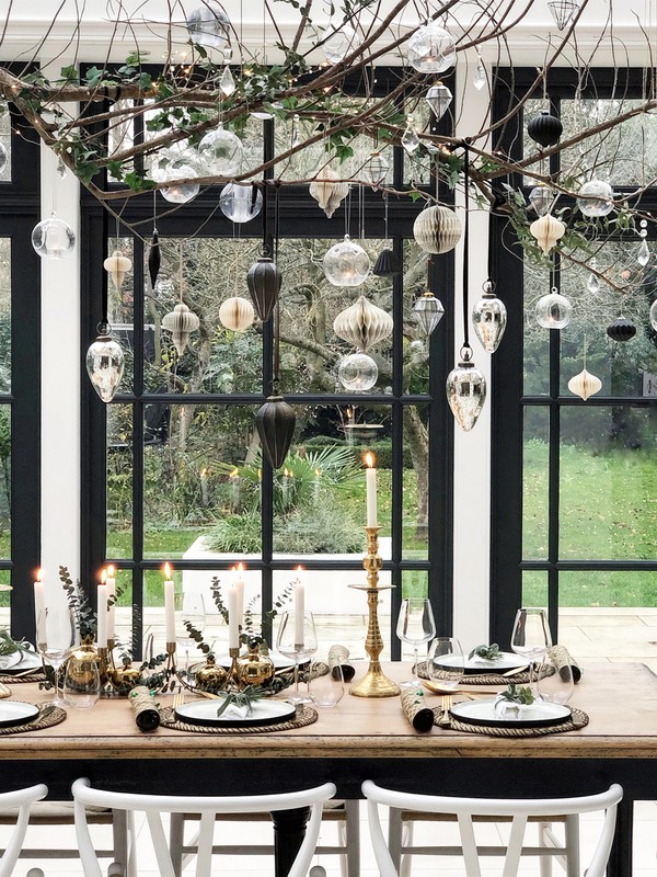 How The Experts Lay Their Christmas Tables