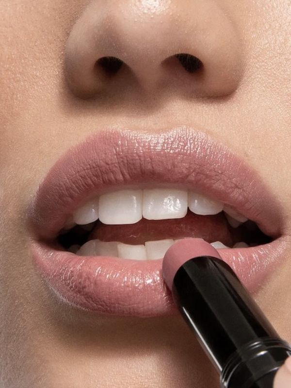 10 Beauty Experts On Their Favourite Everyday Lipstick