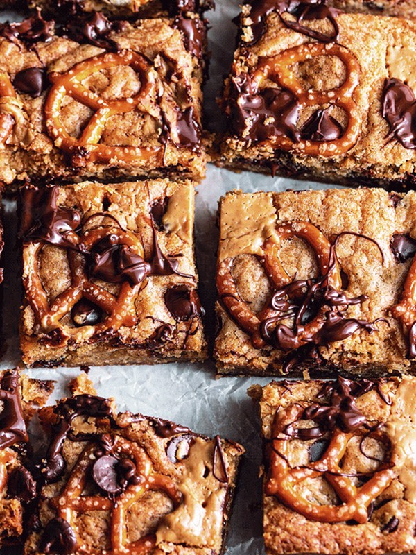 Chocolate Peanut Butter Pretzel Blondies