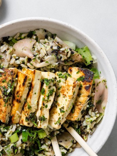 Brown Rice Sushi Bowl With Crispy Tofu