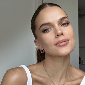 Inside My Beauty Bag: Model & Influencer Viktoria Ortner