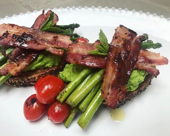 Sourdough With Pea Puree, Green Beans And Bacon