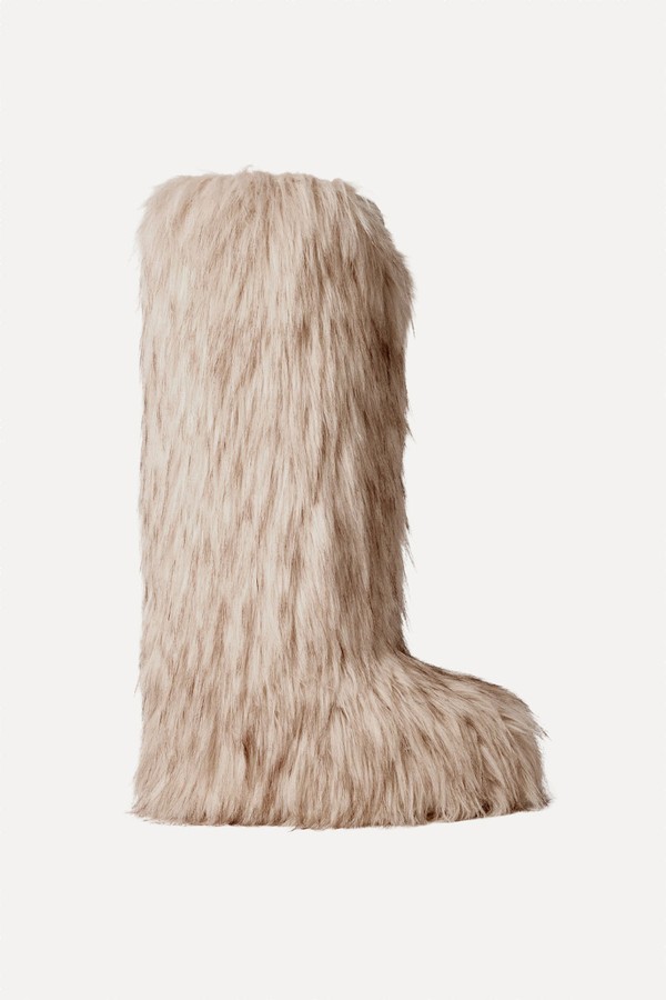 Yeti Boots from Jacquemus x Moon Boot