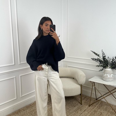 SL team & guest Wednesday ‘fits. 

@sapna_rao 
Jumper, @cosstores
Trousers, @freepeople
Trainers, 