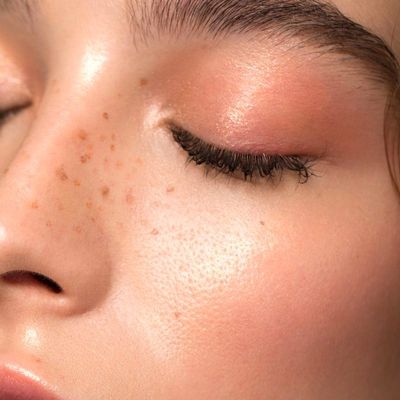 How To Deal With Oily Skin In The Heat