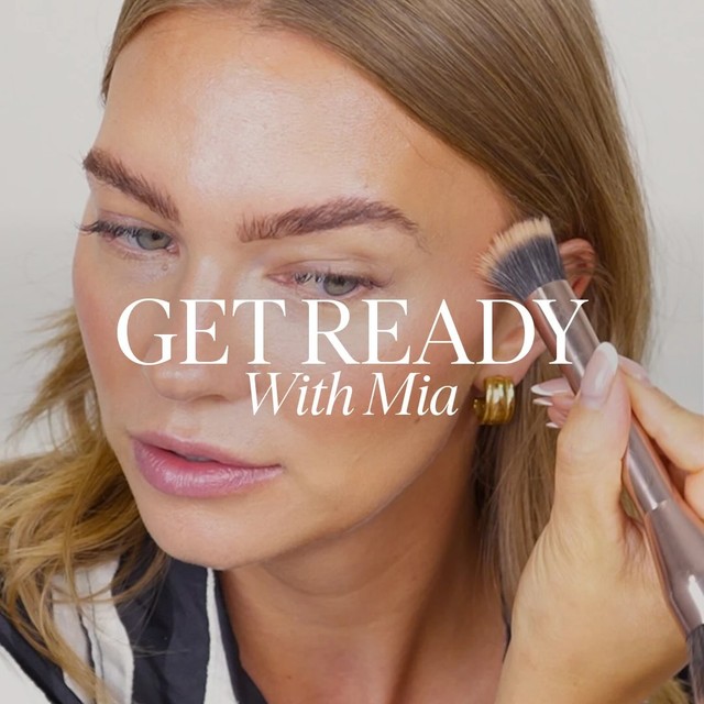 Join SL’s director of marketing & innovation @mialuckie as she unzips her make-up bag & spills her
