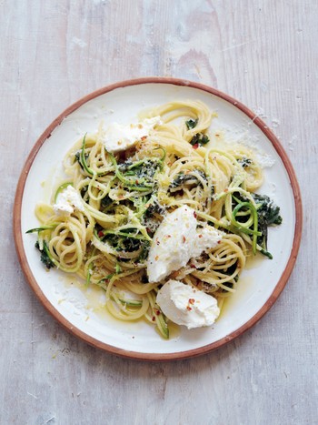 Spaghetti With Kale, Courgette, Lemon & Ricotta