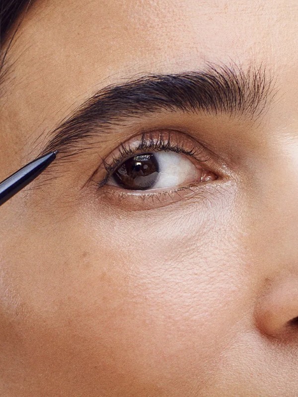 12 Expert Tips For Filling & Defining Sparse Brows