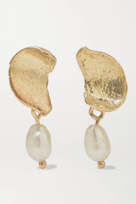 + NET SUSTAIN Dewdrop Gold Pearl Earrings from Wwake
