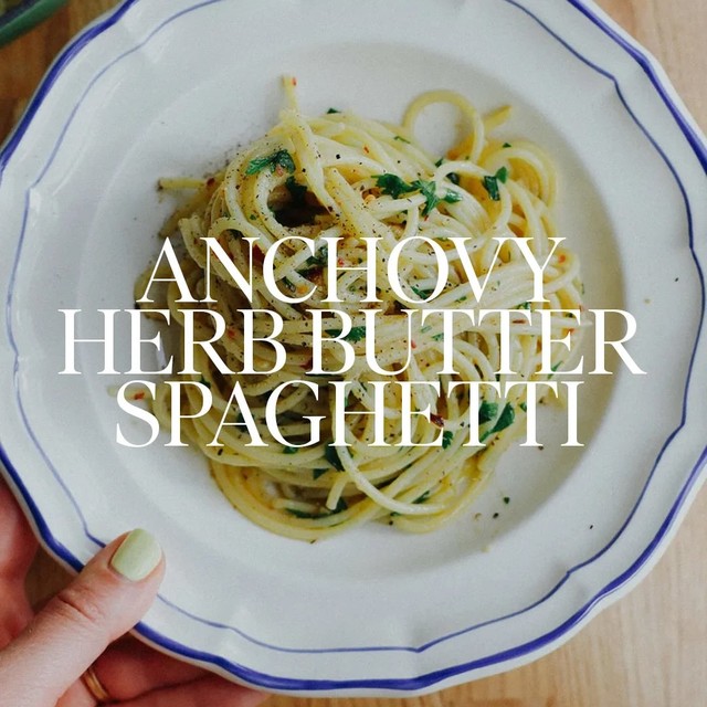 Anchovy Herb Butter Spaghetti 

INGREDIENTS
2 tbsp of olive oil
2 fat cloves of garlic
30g tin of an