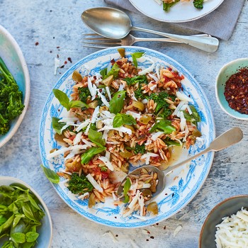 One Pan Orzo With Tenderstem Broccoli And Olives