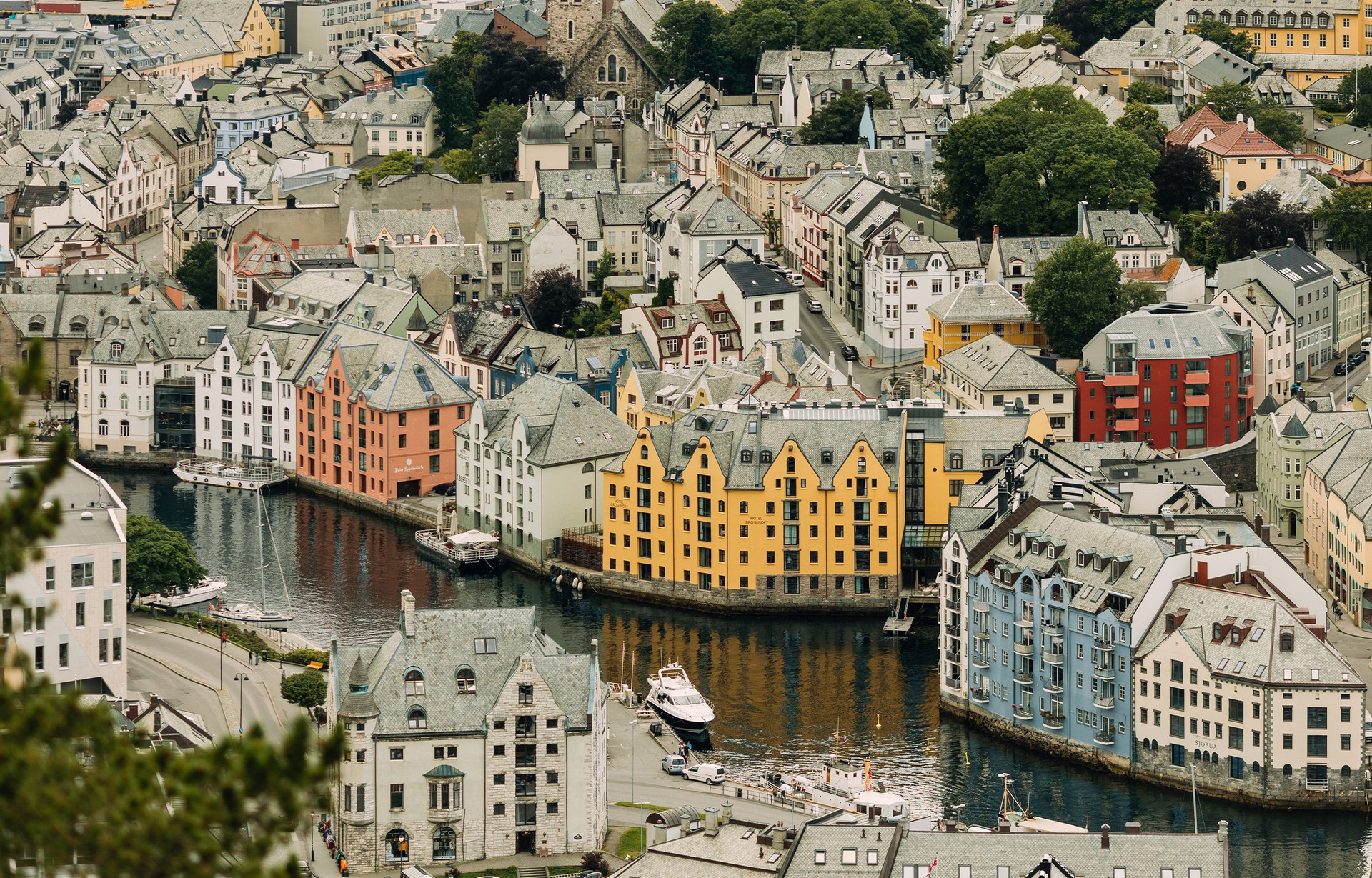Hotel Brosundet; Marøy & Klouda