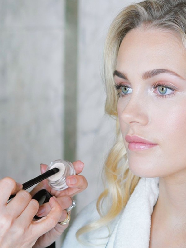 How To Create A Glowing Bridal Make-Up Look  