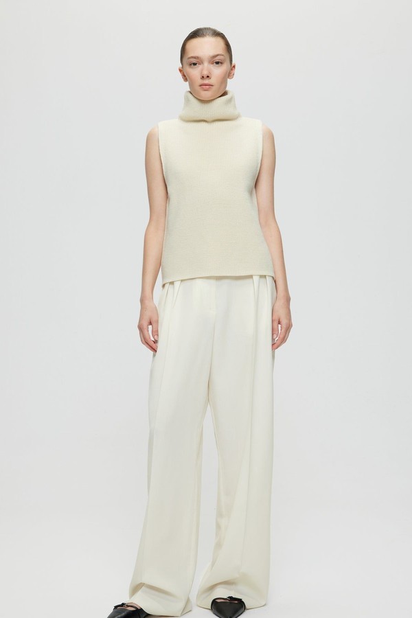Sleeveless Funnel Neck Sweater from Róhe