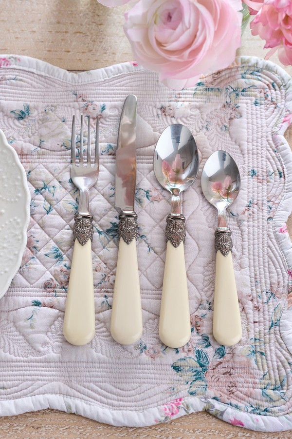 Metal 16 Piece Cutlery Set