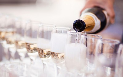 How To Buy Affordable Wedding Champagne