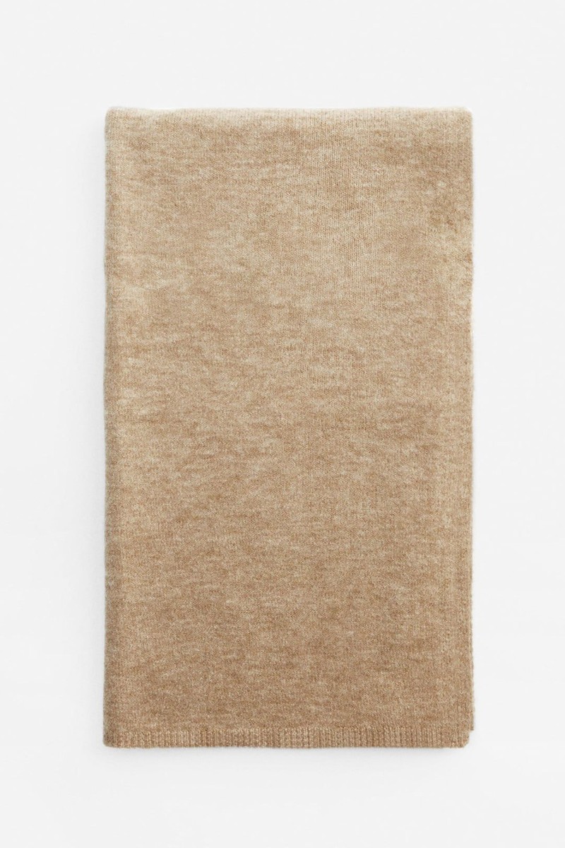 Basic Knitted Scarf from Zara