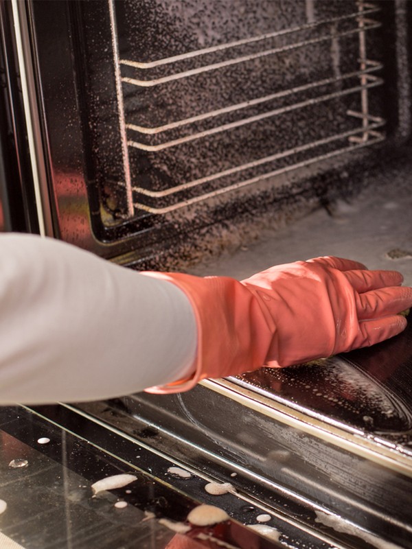 4 Ways To Clean Your Oven 
