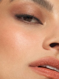 5 Do-It-All Make-Up Palettes To Pack In Your Carry-On