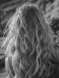 How To Smooth Frizzy Hair
