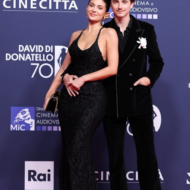 Losing our MIND 🤯 @kyliejenner @tchalamet 

Credit: Getty images