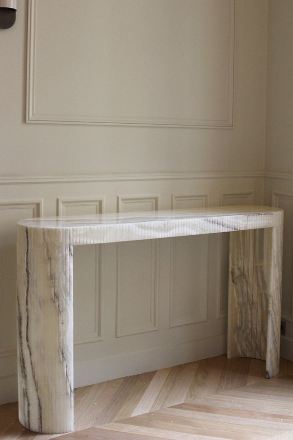 Luna Velutto Onyx Console