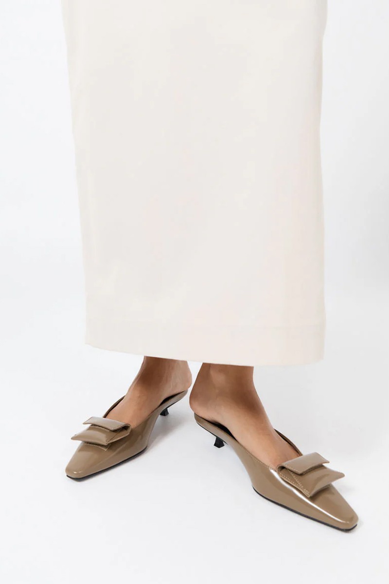 Petit Pouch Heels