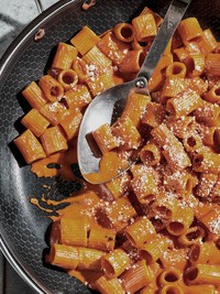 This Cult Cookware Brand Is Having A Major Summer Sale