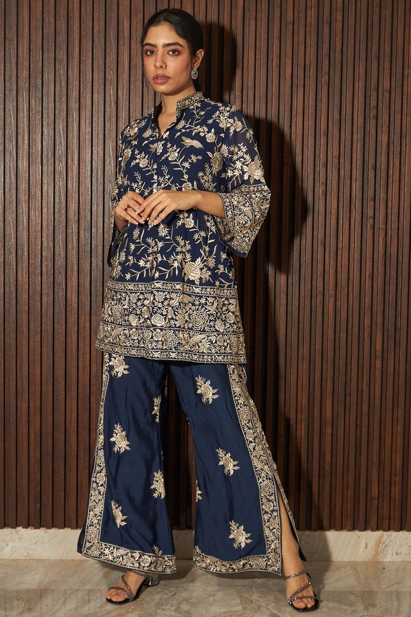 Georgette Gara Embroidered Kurta Set from Tasuvure Indes