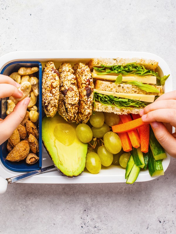 4 Nutritionists Explain How To Put Together A Healthy Lunch